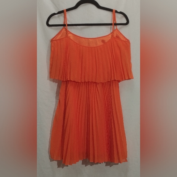 bebe Pleated Tiered Shogun Escape Dress Orange Color Size XS - Picture 2 of 4